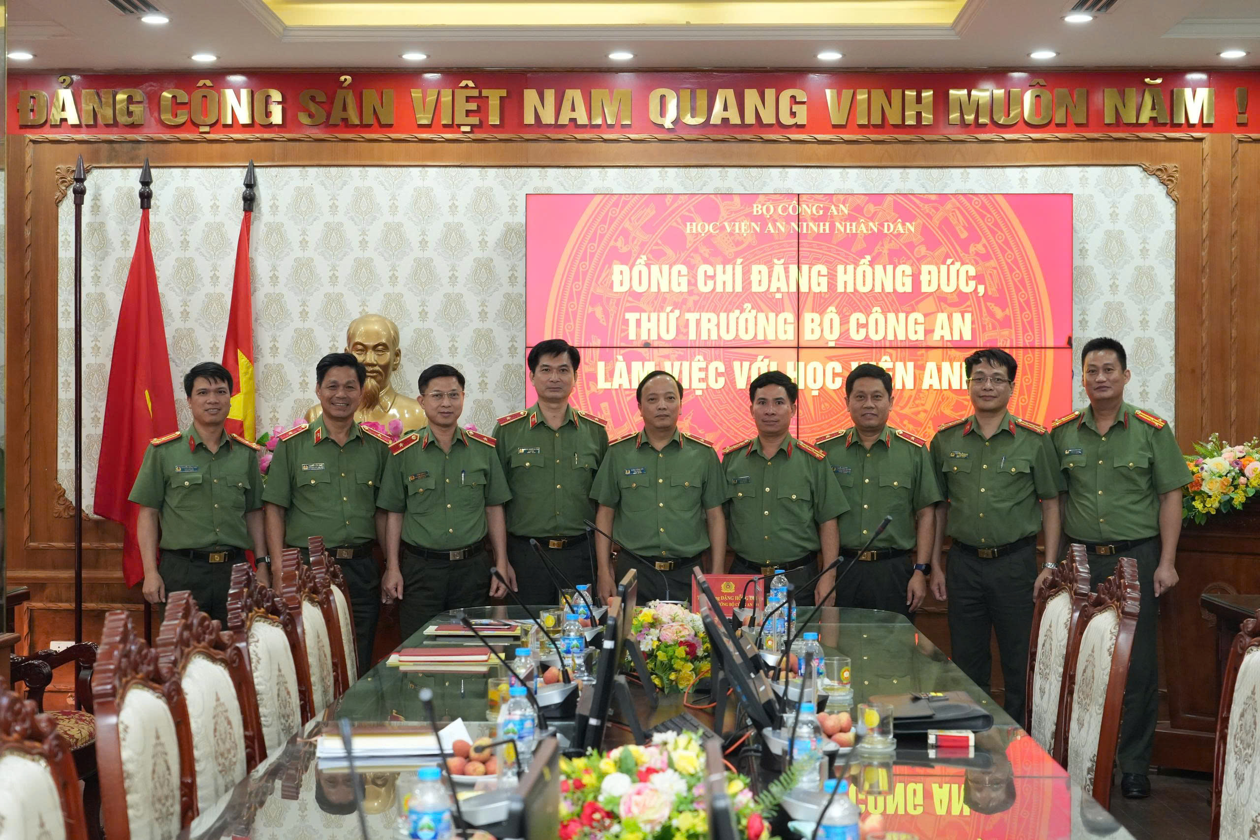 Đồng chí Thiếu tướng Đặng Hồng Đức - Uỷ viên Trung ương Đảng, Thứ trưởng Bộ Công an đến thăm và làm việc với Học viện An ninh nhân dân, năm 2025