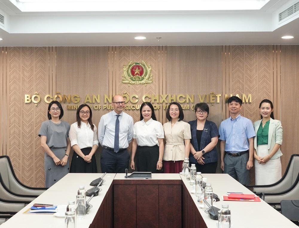 Học viện An ninh nhân dân làm việc với Văn phòng tiếng Anh khu vực thuộc Đại sứ quán Hoa Kỳ tại Việt Nam