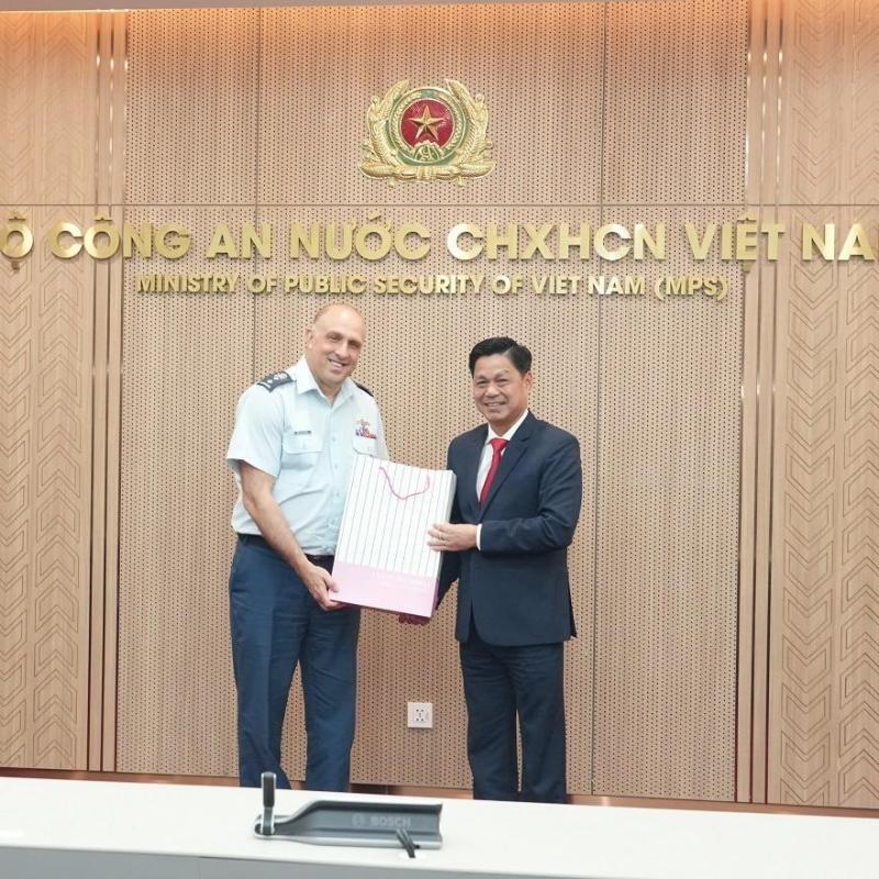 Học viện An ninh nhân dân gặp mặt và làm việc với Đoàn Học viện quốc phòng Canada