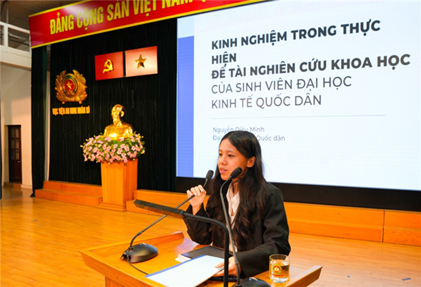 Toạ đàm khoa học “Kinh nghiệm trong tổ chức hoạt động nghiên cứu khoa học của sinh viên”