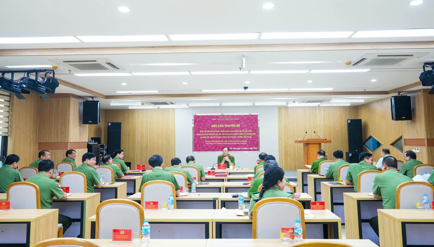 Thượng tướng Nguyễn Văn Long - Thứ trưởng Bộ Công an giảng dạy lớp Bồi dưỡng cập nhật kiến thức mới, kiến thức nâng cao cho cục trưởng, giám đốc và tương đương năm 2026