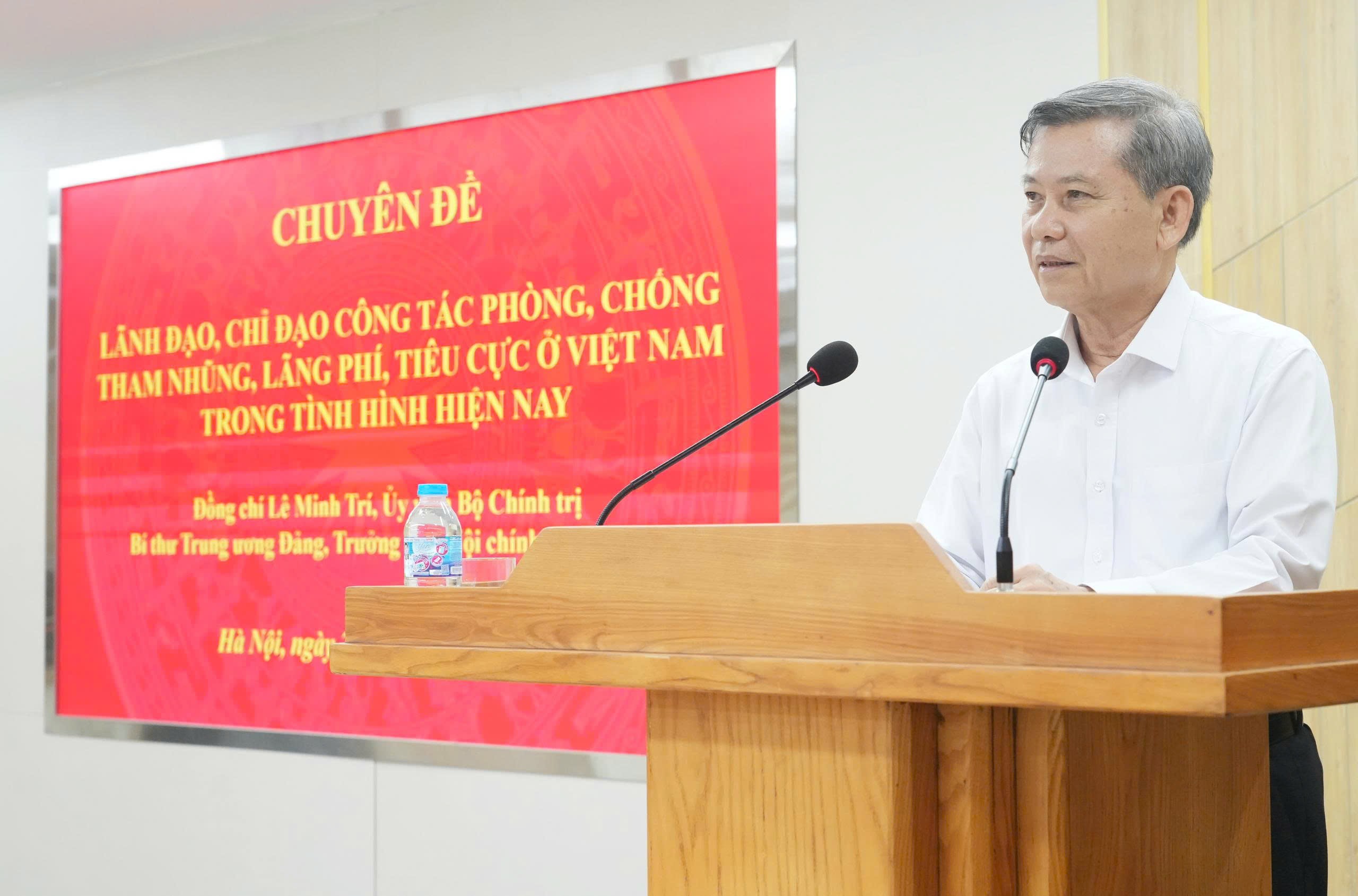 Đồng chí Lê Minh Trí - Uỷ viên Bộ Chính trị, Bí thư Trung ương Đảng, Trưởng ban Nội chính Trung ương truyền đạt chuyên đề tại Học viện An ninh nhân dân