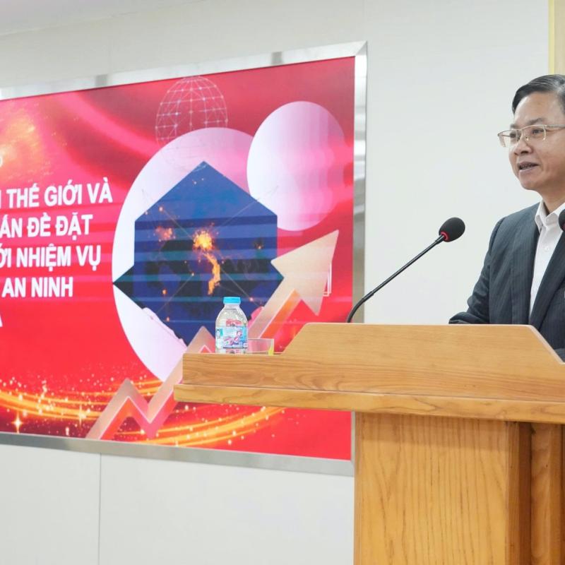 Đồng chí Ngô Lê Văn - Thứ trưởng Bộ Ngoại giao báo cáo chuyên đề tại Học viện An ninh nhân dân