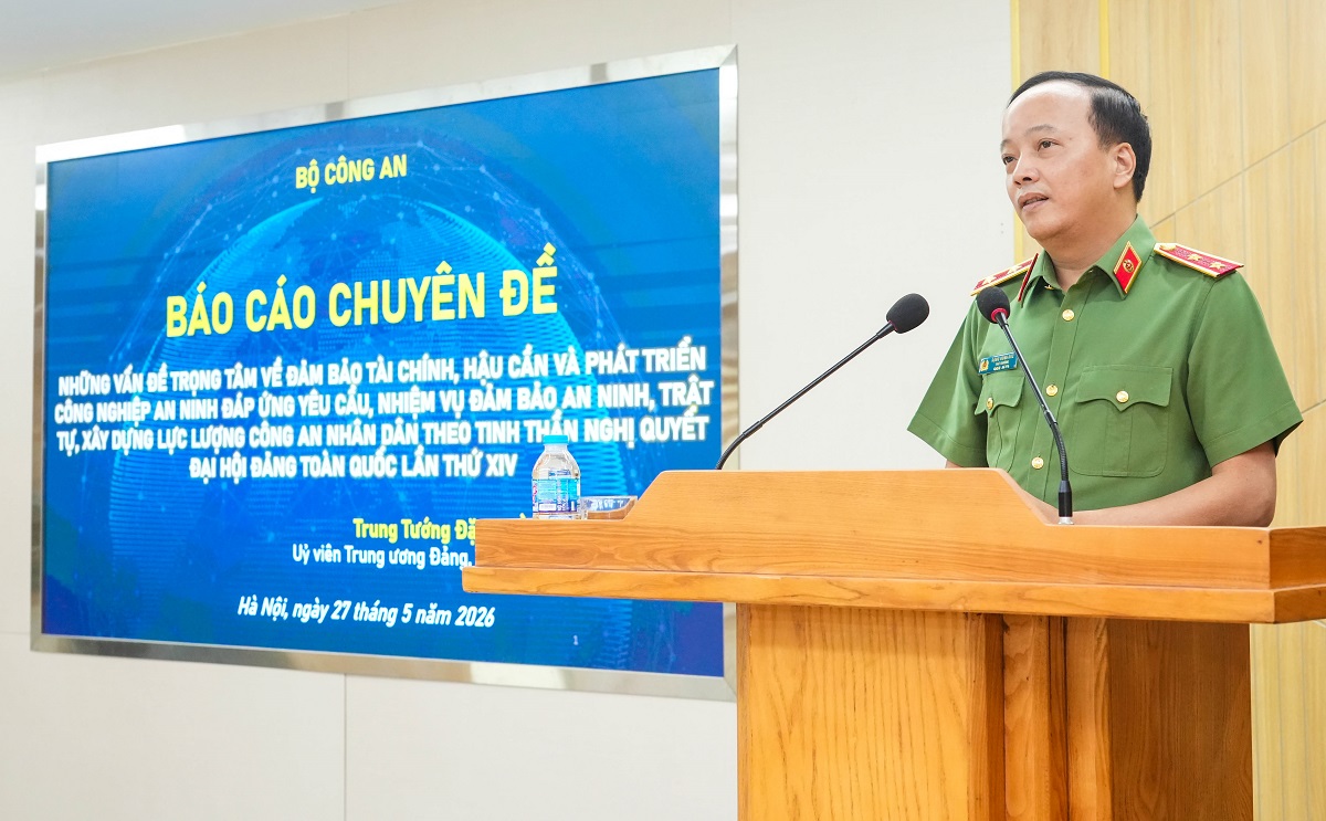 Trung tướng Đặng Hồng Đức - Uỷ viên Trung ương Đảng, Thứ trưởng Bộ Công an giảng dạy tại Học viện An ninh nhân dân
