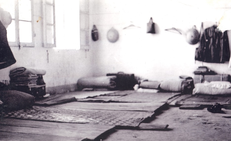 Quang cảnh chỗ ở của học viên khoá D1 - Đào tạo sỹ quan, năm 1969