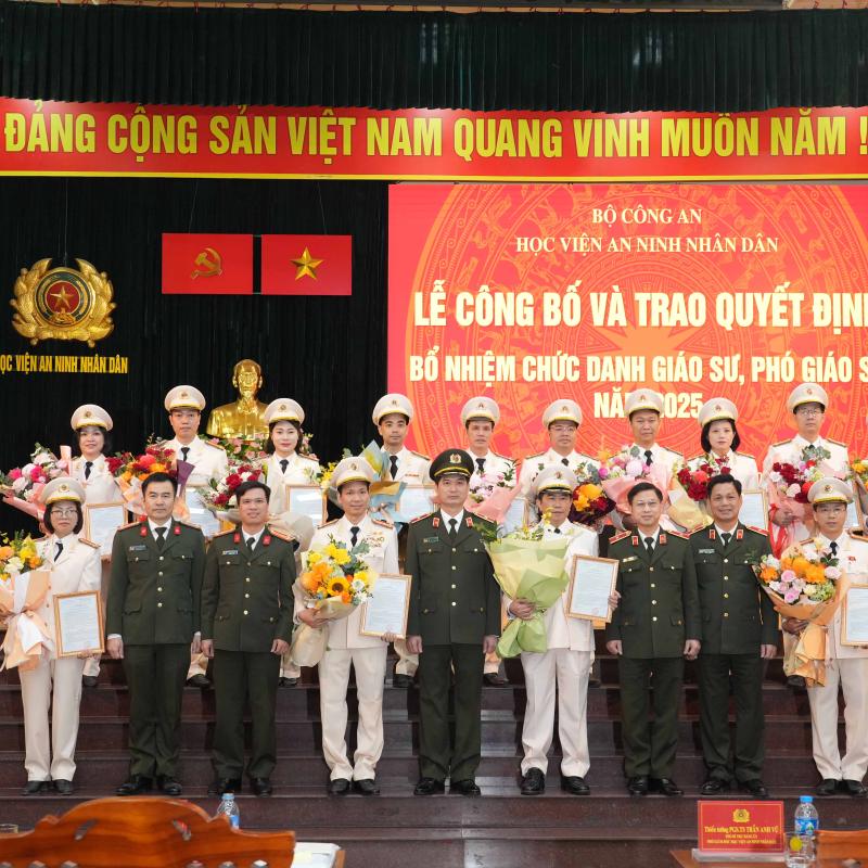 Lễ công bố và trao quyết định bổ nhiệm chức danh GS và PGS năm 2025